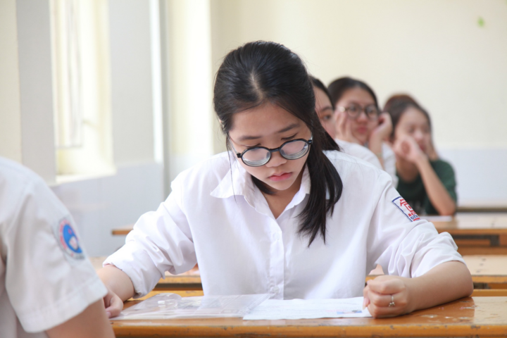 Tỷ lệ 'chọi' lớp 10 trường ngoại thành Hà Nội nhảy vọt, phụ huynh ngã ngửa- Ảnh 2.