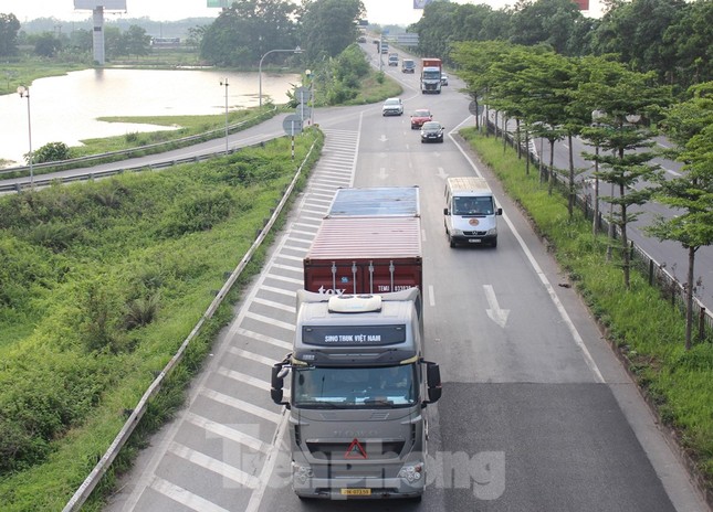 Cận cảnh QL18 Bắc Ninh - Nội Bài vừa được đề xuất thành cao tốc 6 làn xe- Ảnh 1. Cận cảnh QL18 Bắc Ninh - Nội Bài vừa được đề xuất thành cao tốc 6 làn xe- Ảnh 1.