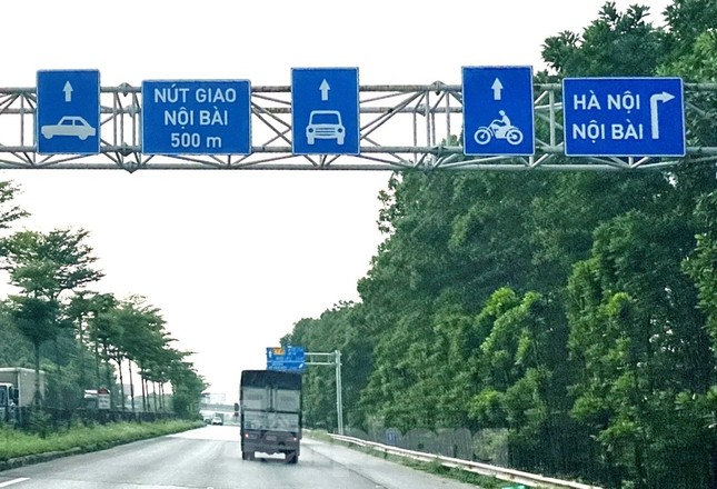 Cận cảnh QL18 Bắc Ninh - Nội Bài vừa được đề xuất thành cao tốc 6 làn xe- Ảnh 3. Cận cảnh QL18 Bắc Ninh - Nội Bài vừa được đề xuất thành cao tốc 6 làn xe- Ảnh 3.