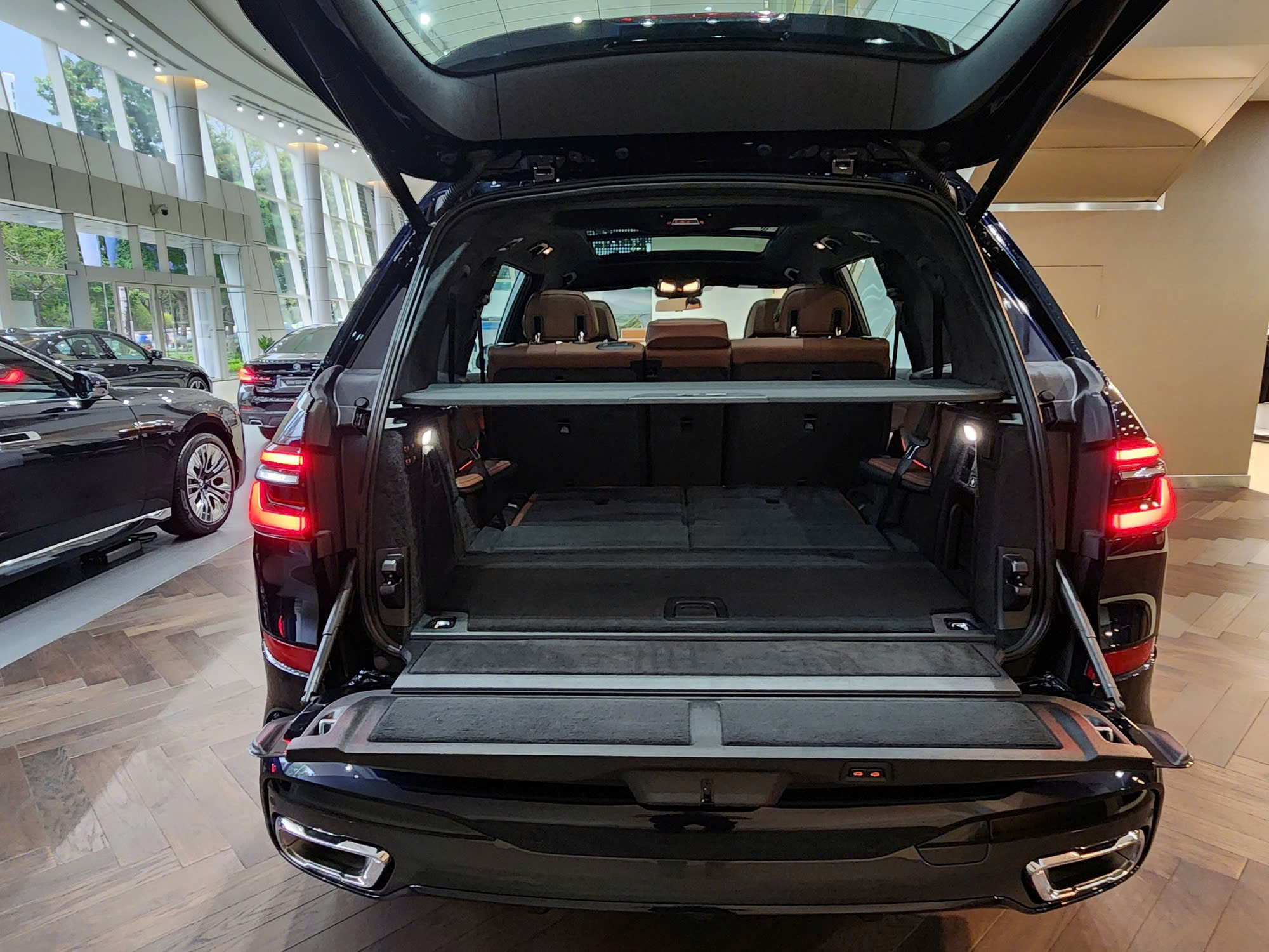 BMW X7 giảm giá mạnh tại đại lý, cạnh tranh GLS bằng giá chỉ từ hơn 5 tỷ đồng, riêng tiền khuyến mãi đủ mua một chiếc Ranger- Ảnh 5. BMW X7 giảm giá mạnh tại đại lý, cạnh tranh GLS bằng giá chỉ từ hơn 5 tỷ đồng, riêng tiền khuyến mãi đủ mua một chiếc Ranger- Ảnh 5.