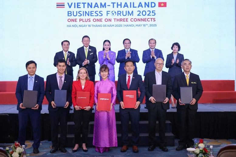 Vietjet và Boeing trao quyền khai thác 50 tàu bay Boeing 737 cho Vietjet Thái Lan- Ảnh 2. Vietjet và Boeing trao quyền khai thác 50 tàu bay Boeing 737 cho Vietjet Thái Lan- Ảnh 2.