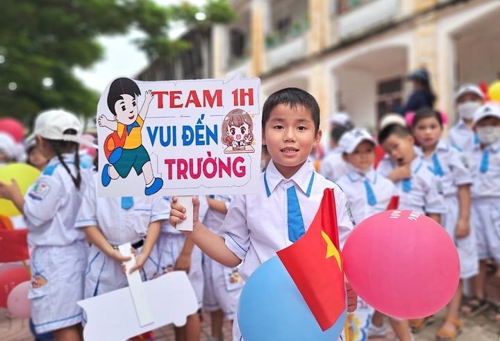 Từ 2026, cả nước tuyển sinh lớp 1, lớp 6 theo nguyên tắc 'nhà gần trường'- Ảnh 1. Từ 2026, cả nước tuyển sinh lớp 1, lớp 6 theo nguyên tắc 'nhà gần trường'- Ảnh 1.