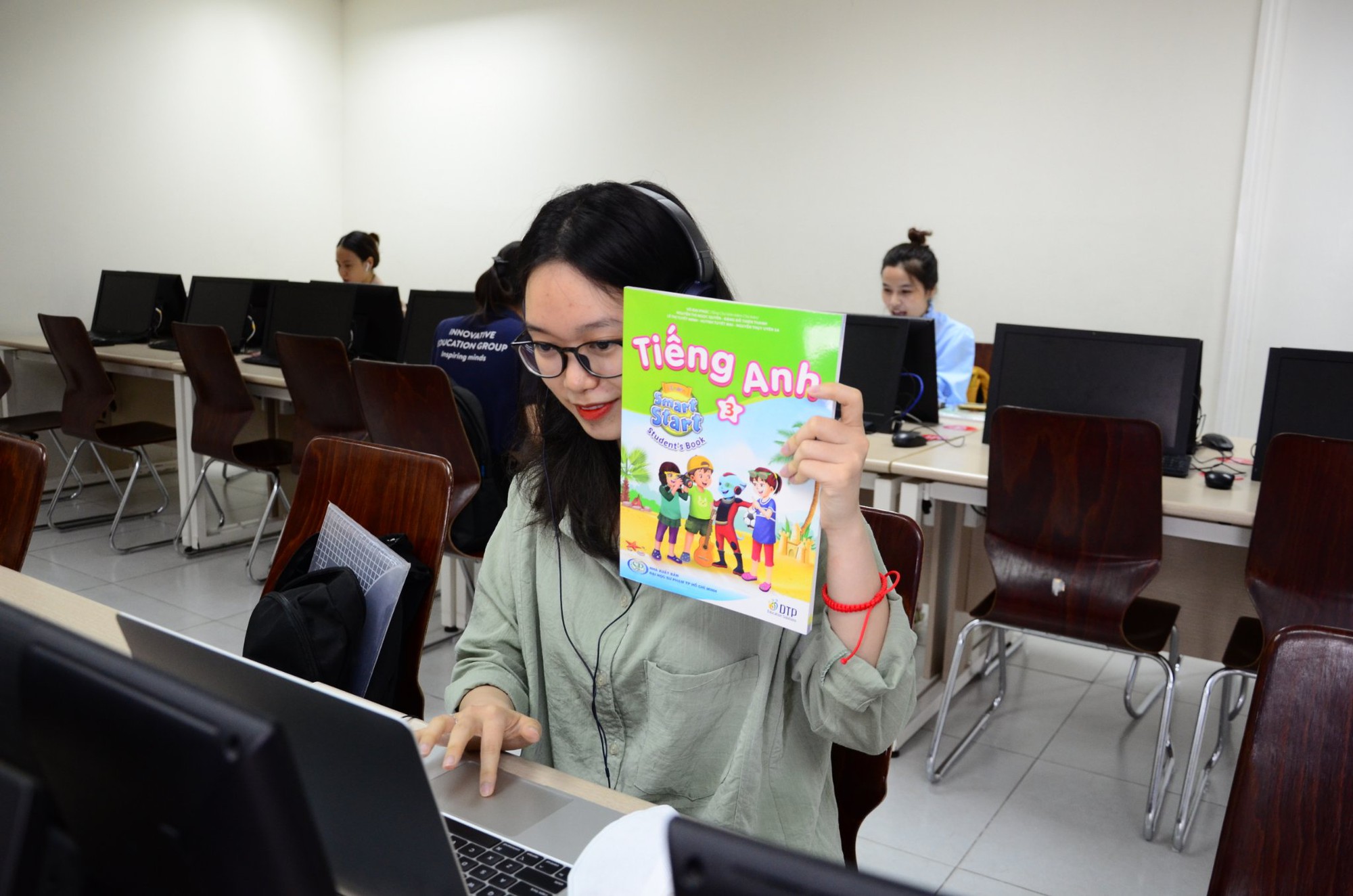 1 giáo viên tiếng Anh, 18 trường tiểu học, 76 lớp và 2.609 học sinh: Hành trình gieo chữ trên đá của Đại sứ WeChoice 2024- Ảnh 4. 1 giáo viên tiếng Anh, 18 trường tiểu học, 76 lớp và 2.609 học sinh: Hành trình gieo chữ trên đá của Đại sứ WeChoice 2024- Ảnh 4.