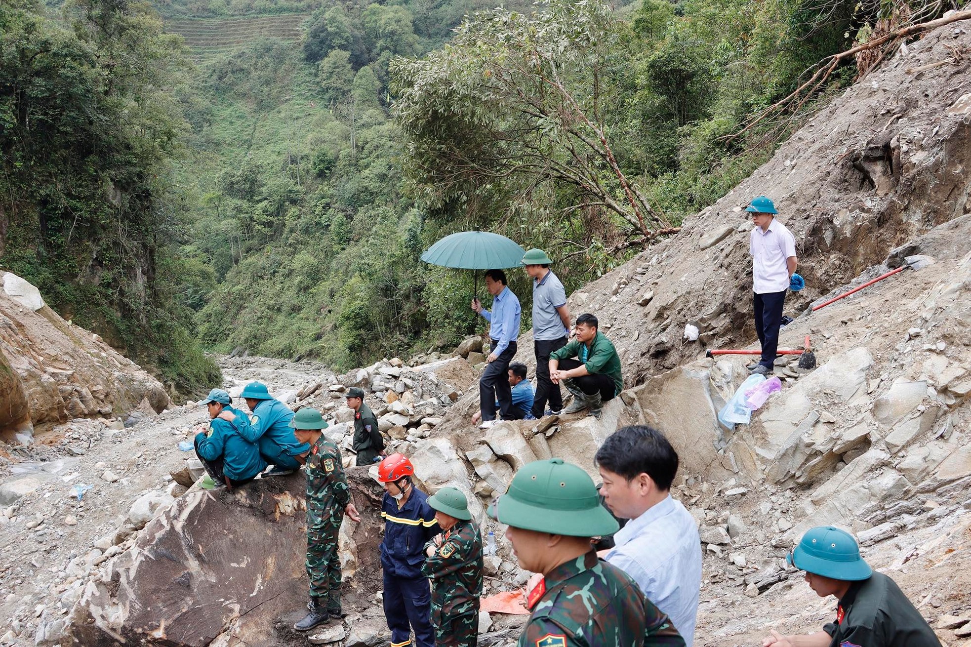 Mới nhất vụ sạt lở công trường thủy điện tại Lai Châu- Ảnh 4. Mới nhất vụ sạt lở công trường thủy điện tại Lai Châu- Ảnh 4.