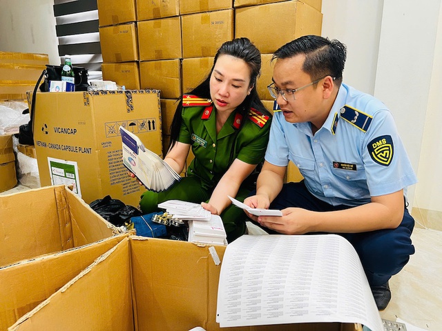 Cận cảnh hơn 100 tấn thuốc tân dược, thực phẩm chức năng giả do Phạm Ngọc Tiến và vợ cầm đầu- Ảnh 3. Cận cảnh hơn 100 tấn thuốc tân dược, thực phẩm chức năng giả do Phạm Ngọc Tiến và vợ cầm đầu- Ảnh 3.