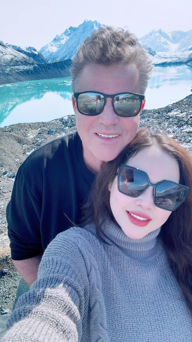 Diễn viên "lùn nhất" Việt Nam được chồng Tây cưng như trứng, lóa mắt trước nhẫn kim cương cỡ khủng- Ảnh 8. Diễn viên "lùn nhất" Việt Nam được chồng Tây cưng như trứng, lóa mắt trước nhẫn kim cương cỡ khủng- Ảnh 8.