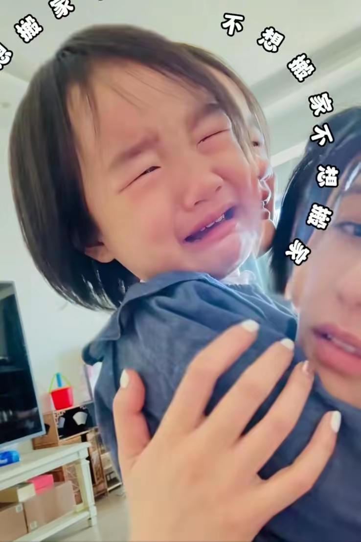 Từng là "thiếu gia trong mộng" của Cbiz, Lý Á Bằng nay dọn về sống trong khu chung cư cũ: Nợ nần, phá sản, đứa con nhỏ 3 tuổi cũng chịu khổ- Ảnh 3. Từng là "thiếu gia trong mộng" của Cbiz, Lý Á Bằng nay dọn về sống trong khu chung cư cũ: Nợ nần, phá sản, đứa con nhỏ 3 tuổi cũng chịu khổ- Ảnh 3.