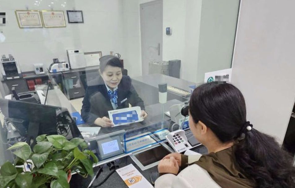 Người phụ nữ gửi tiết kiệm 18 tỷ đồng, một tuần sau quay lại thì tài khoản bằng 0, ngân hàng nói: “Đây không phải lỗi của chúng tôi”- Ảnh 1.