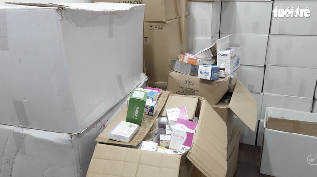 Cận cảnh hơn 100 tấn thuốc tân dược, thực phẩm chức năng giả do Phạm Ngọc Tiến và vợ cầm đầu- Ảnh 8. Cận cảnh hơn 100 tấn thuốc tân dược, thực phẩm chức năng giả do Phạm Ngọc Tiến và vợ cầm đầu- Ảnh 8.