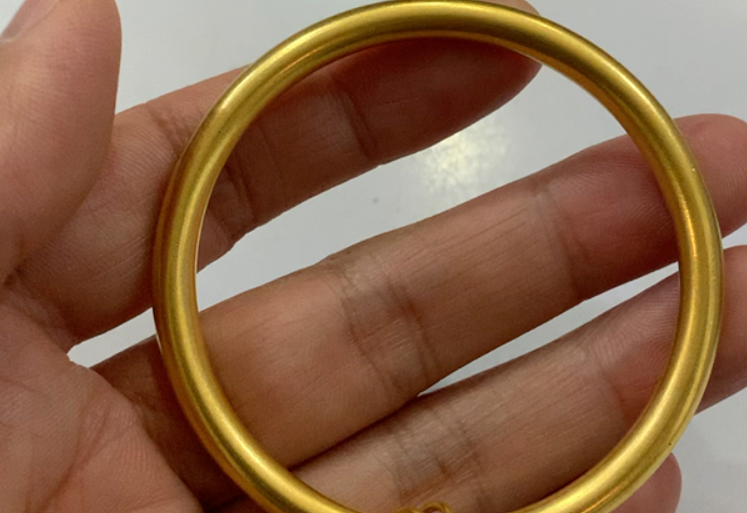 Chi 80 triệu mua vòng vàng, đến lúc cần bán mới phát hiện là vàng giả: Cửa tiệm thẳng thừng tuyên bố “Chúng tôi không chịu trách nhiệm”- Ảnh 1. Chi 80 triệu mua vòng vàng, đến lúc cần bán mới phát hiện là vàng giả: Cửa tiệm thẳng thừng tuyên bố “Chúng tôi không chịu trách nhiệm”- Ảnh 1.