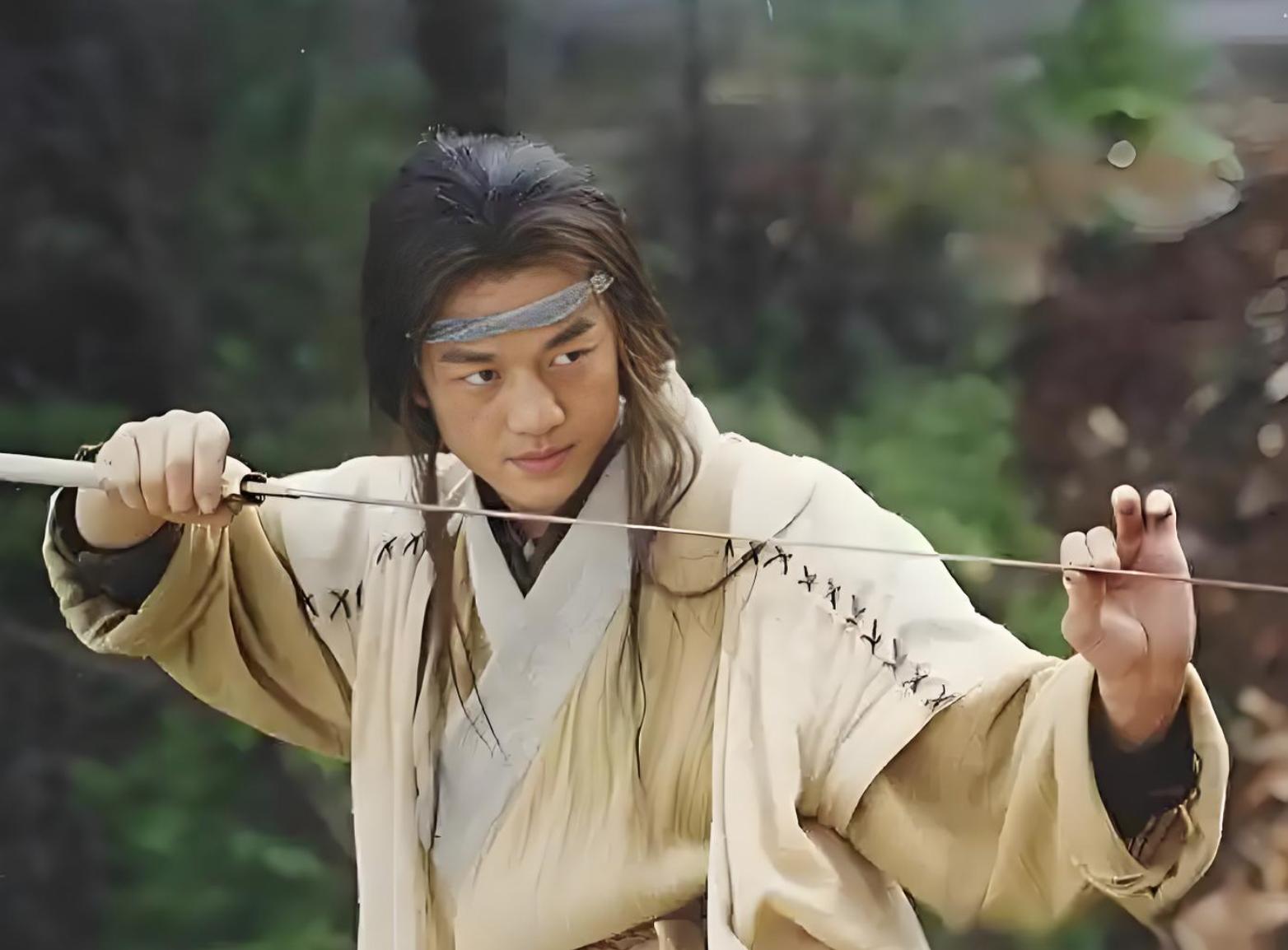 Từng là "thiếu gia trong mộng" của Cbiz, Lý Á Bằng nay dọn về sống trong khu chung cư cũ: Nợ nần, phá sản, đứa con nhỏ 3 tuổi cũng chịu khổ- Ảnh 1. Từng là "thiếu gia trong mộng" của Cbiz, Lý Á Bằng nay dọn về sống trong khu chung cư cũ: Nợ nần, phá sản, đứa con nhỏ 3 tuổi cũng chịu khổ- Ảnh 1.
