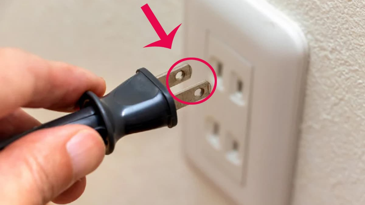 Bí mật chiếc lỗ tròn trên phích cắm: Tưởng dư thừa, hoá ra Bí mật chiếc lỗ tròn trên phích cắm: Tưởng dư thừa, hoá ra