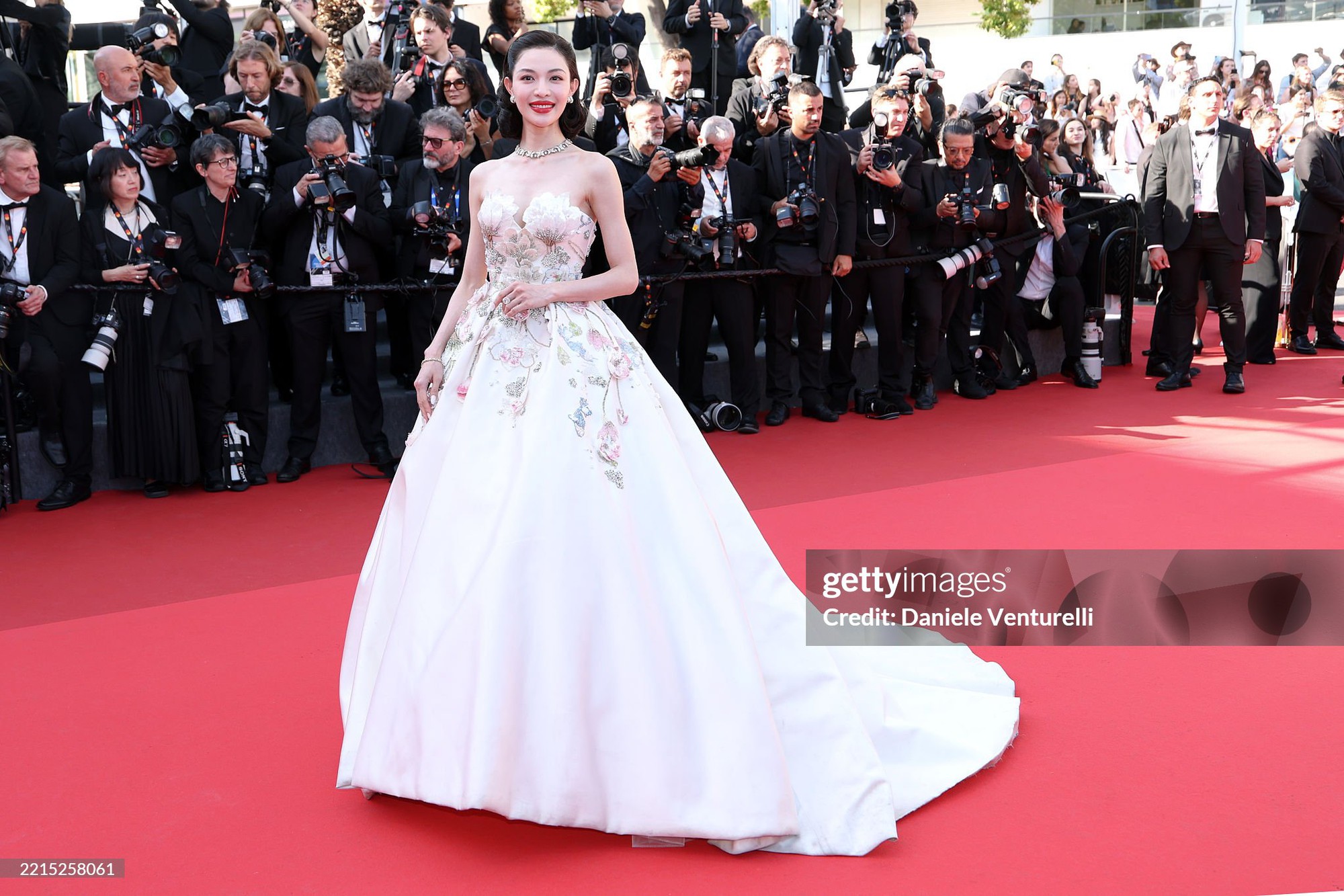 Thảm đỏ Cannes ngày 3: Chung Sở Hi đẹp phát sáng, cùng Chompoo Araya Thảm đỏ Cannes ngày 3: Chung Sở Hi đẹp phát sáng, cùng Chompoo Araya