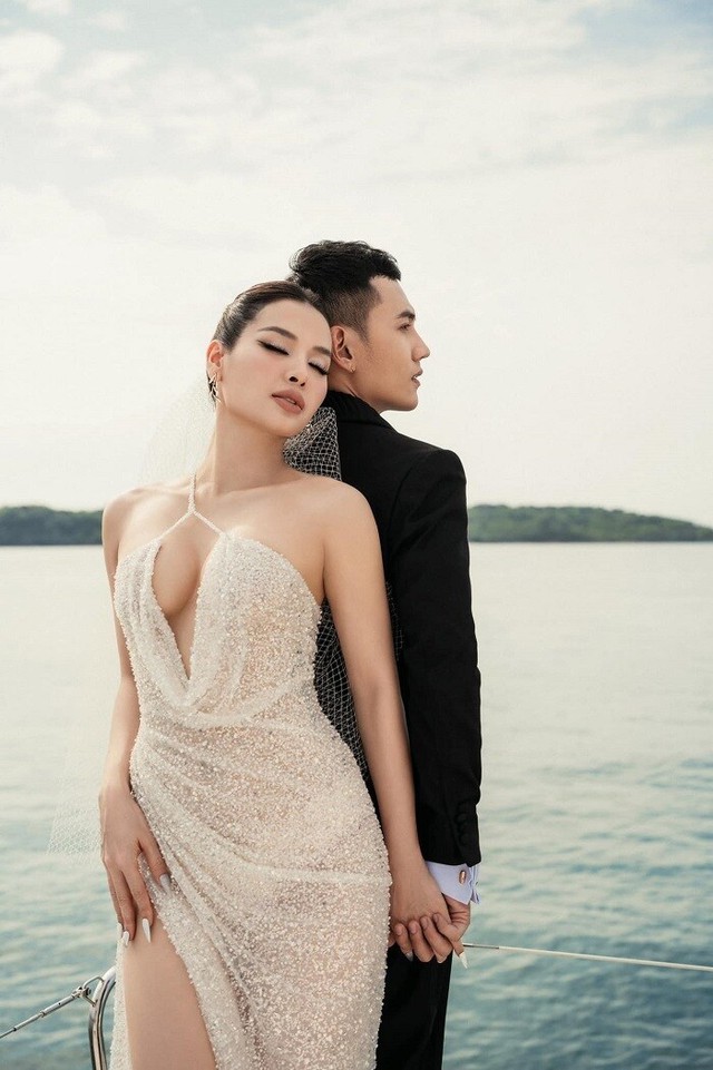 Sao nữ Vbiz và đám cưới "đậm mùi tiền": Dàn sính lễ bạc tỷ, gây sốc khi công khai con gái riêng 9 tuổi- Ảnh 2. Sao nữ Vbiz và đám cưới "đậm mùi tiền": Dàn sính lễ bạc tỷ, gây sốc khi công khai con gái riêng 9 tuổi- Ảnh 2.