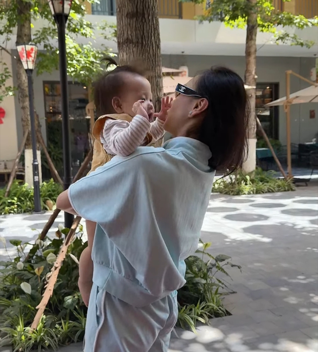 Chồng là doanh nhân, vợ là diễn viên “siêu bận”, nhưng shark Bình - Phương Oanh luôn giữ thói quen này khi nuôi con- Ảnh 1. Chồng là doanh nhân, vợ là diễn viên “siêu bận”, nhưng shark Bình - Phương Oanh luôn giữ thói quen này khi nuôi con- Ảnh 1.