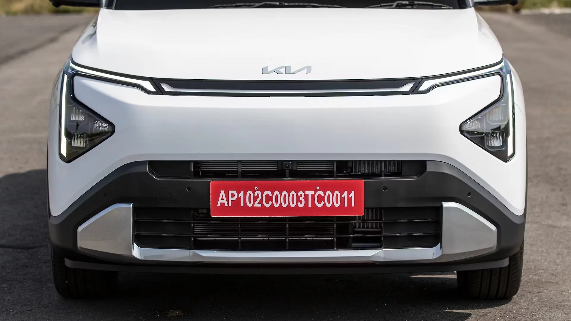 Ảnh thực tế Kia Carens Clavis vừa ra mắt: Có phanh tay điện tử, đồng hồ tốc độ 12 inch và 20 tính năng ADAS cấp độ 2- Ảnh 2. Ảnh thực tế Kia Carens Clavis vừa ra mắt: Có phanh tay điện tử, đồng hồ tốc độ 12 inch và 20 tính năng ADAS cấp độ 2- Ảnh 2.