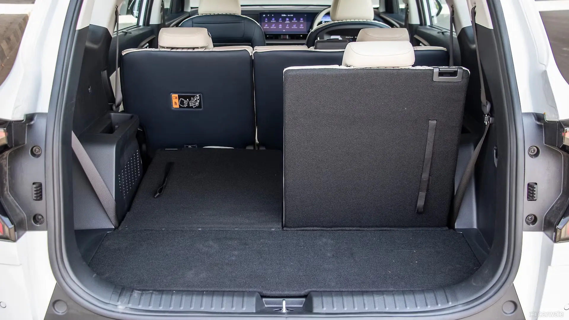 Ảnh thực tế Kia Carens Clavis vừa ra mắt: Có phanh tay điện tử, đồng hồ tốc độ 12 inch và 20 tính năng ADAS cấp độ 2- Ảnh 22. Ảnh thực tế Kia Carens Clavis vừa ra mắt: Có phanh tay điện tử, đồng hồ tốc độ 12 inch và 20 tính năng ADAS cấp độ 2- Ảnh 22.