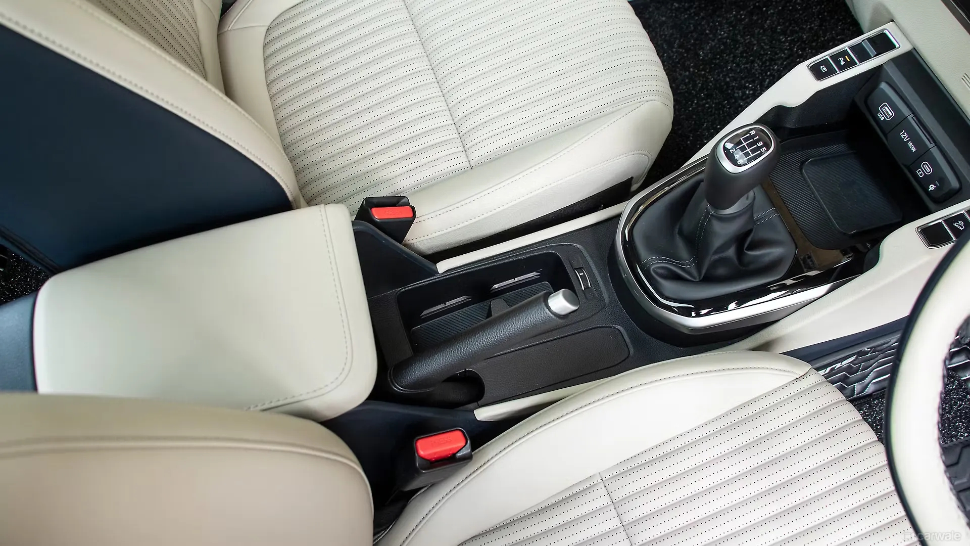 Ảnh thực tế Kia Carens Clavis vừa ra mắt: Có phanh tay điện tử, đồng hồ tốc độ 12 inch và 20 tính năng ADAS cấp độ 2- Ảnh 13. Ảnh thực tế Kia Carens Clavis vừa ra mắt: Có phanh tay điện tử, đồng hồ tốc độ 12 inch và 20 tính năng ADAS cấp độ 2- Ảnh 13.