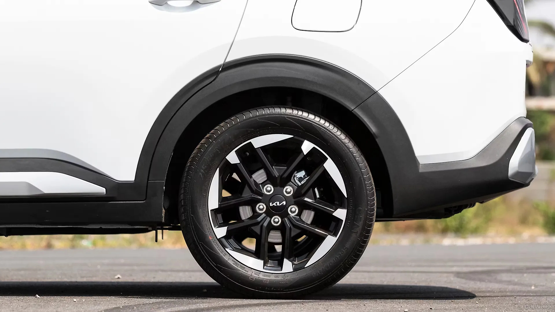 Ảnh thực tế Kia Carens Clavis vừa ra mắt: Có phanh tay điện tử, đồng hồ tốc độ 12 inch và 20 tính năng ADAS cấp độ 2- Ảnh 5. Ảnh thực tế Kia Carens Clavis vừa ra mắt: Có phanh tay điện tử, đồng hồ tốc độ 12 inch và 20 tính năng ADAS cấp độ 2- Ảnh 5.