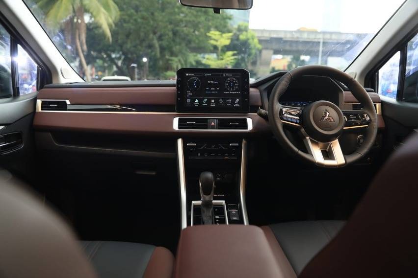 Mitsubishi Xpander 2025 ra mắt: Lưới tản nhiệt mới, màn hình to hơn, thêm túi khí, có camera 360, giá quy đổi khiến người Việt ao ước- Ảnh 5. Mitsubishi Xpander 2025 ra mắt: Lưới tản nhiệt mới, màn hình to hơn, thêm túi khí, có camera 360, giá quy đổi khiến người Việt ao ước- Ảnh 5.