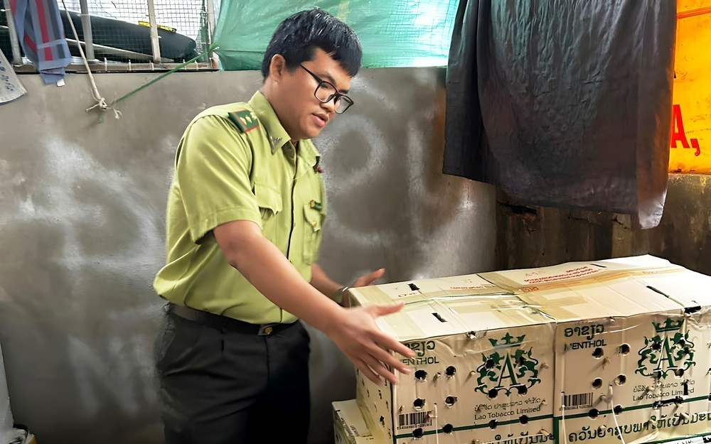 Vì sao kiểm lâm phải yêu cầu chứng minh nguồn gốc chim cảnh tại quán cà phê?- Ảnh 2. Vì sao kiểm lâm phải yêu cầu chứng minh nguồn gốc chim cảnh tại quán cà phê?- Ảnh 2.