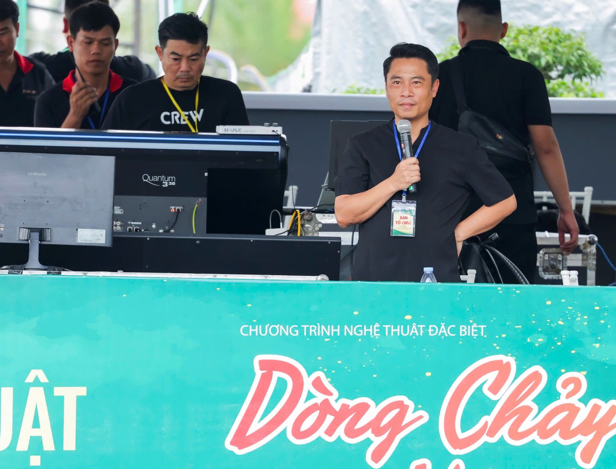 Tổng đạo diễn Phạm Hoàng Giang “trổ tài” với nhạc kịch, quy tụ dàn sao đình đám về Đồi Rồng- Ảnh 1. Tổng đạo diễn Phạm Hoàng Giang “trổ tài” với nhạc kịch, quy tụ dàn sao đình đám về Đồi Rồng- Ảnh 1.