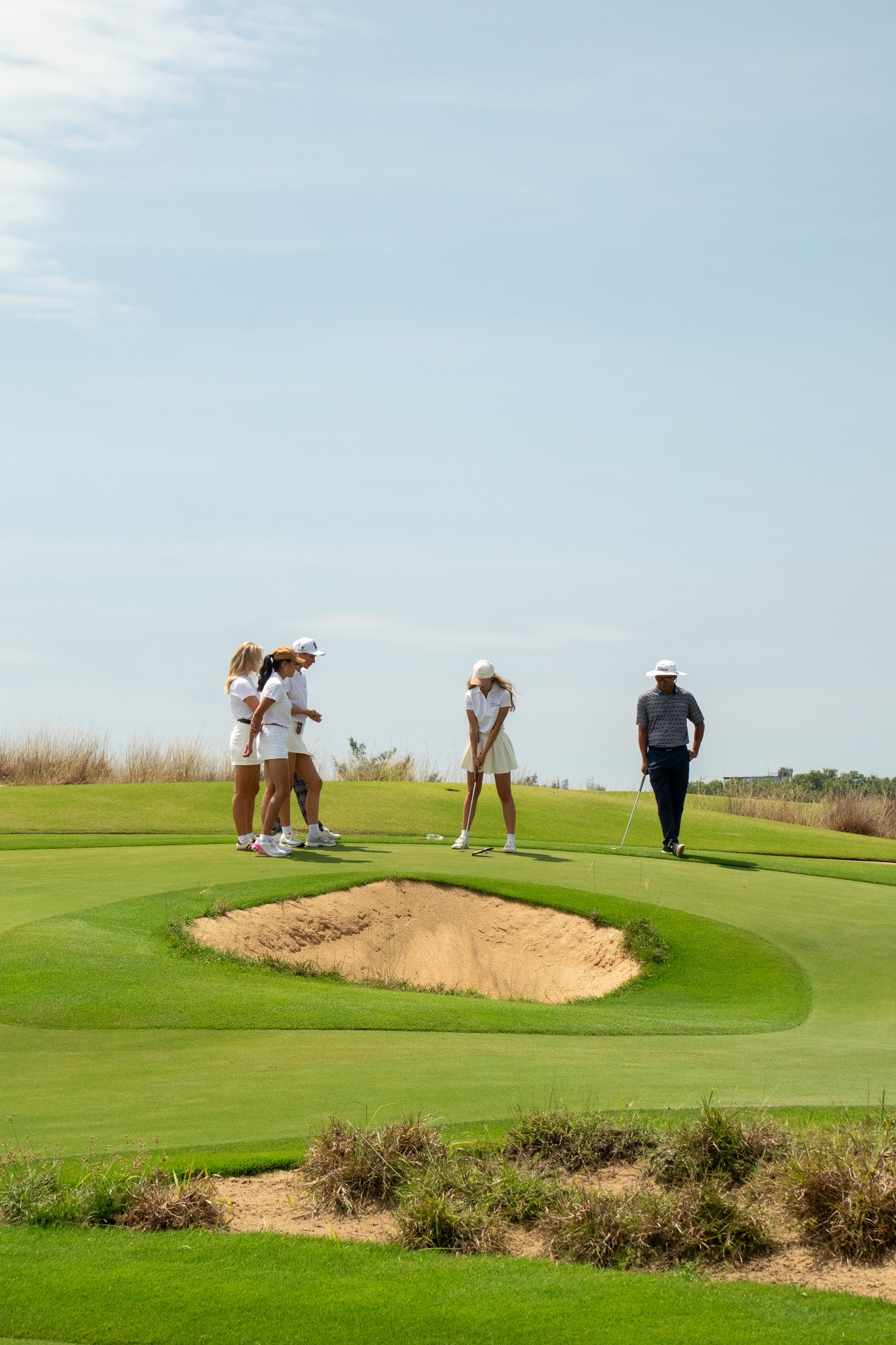 Dàn thí sinh hoa hậu hoàn vũ Úc kích hoạt mùa hè sôi động tại sân golf top 100 thế giới cận kề Phố cổ Hội An- Ảnh 2. Dàn thí sinh hoa hậu hoàn vũ Úc kích hoạt mùa hè sôi động tại sân golf top 100 thế giới cận kề Phố cổ Hội An- Ảnh 2.
