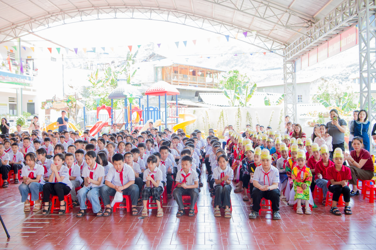 1 giáo viên tiếng Anh, 18 trường tiểu học, 76 lớp và 2.609 học sinh: Hành trình gieo chữ trên đá của Đại sứ WeChoice 2024- Ảnh 9. 1 giáo viên tiếng Anh, 18 trường tiểu học, 76 lớp và 2.609 học sinh: Hành trình gieo chữ trên đá của Đại sứ WeChoice 2024- Ảnh 9.