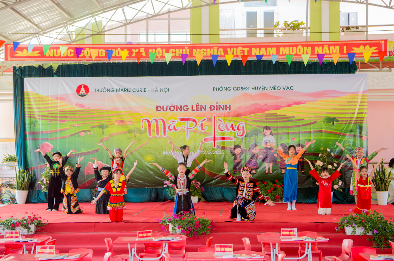 1 giáo viên tiếng Anh, 18 trường tiểu học, 76 lớp và 2.609 học sinh: Hành trình gieo chữ trên đá của Đại sứ WeChoice 2024- Ảnh 8. 1 giáo viên tiếng Anh, 18 trường tiểu học, 76 lớp và 2.609 học sinh: Hành trình gieo chữ trên đá của Đại sứ WeChoice 2024- Ảnh 8.