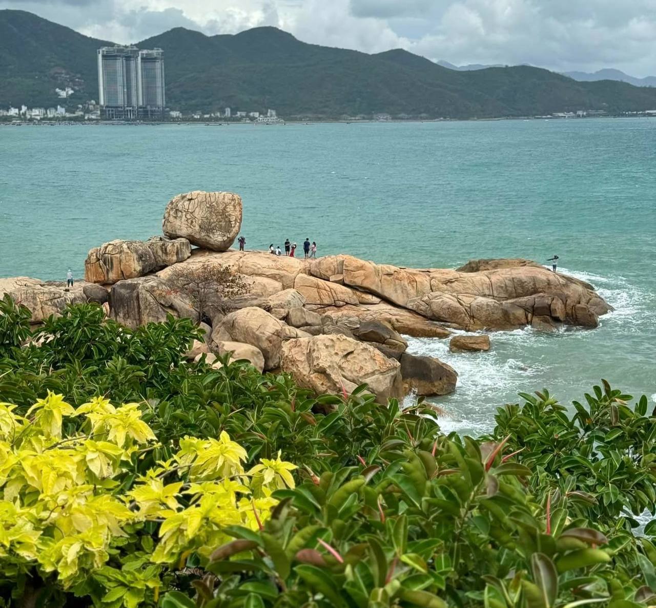 Bức ảnh một bãi biển ở Việt Nam khiến dân tình ngỡ Địa Trung Hải, xem thời điểm chụp phải thốt: “Không có điểm nào để chê”- Ảnh 2. Bức ảnh một bãi biển ở Việt Nam khiến dân tình ngỡ Địa Trung Hải, xem thời điểm chụp phải thốt: “Không có điểm nào để chê”- Ảnh 2.
