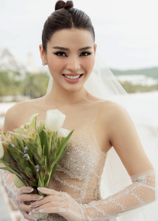 Sao nữ Vbiz và đám cưới "đậm mùi tiền": Dàn sính lễ bạc tỷ, gây sốc khi công khai con gái riêng 9 tuổi- Ảnh 8. Sao nữ Vbiz và đám cưới "đậm mùi tiền": Dàn sính lễ bạc tỷ, gây sốc khi công khai con gái riêng 9 tuổi- Ảnh 8.
