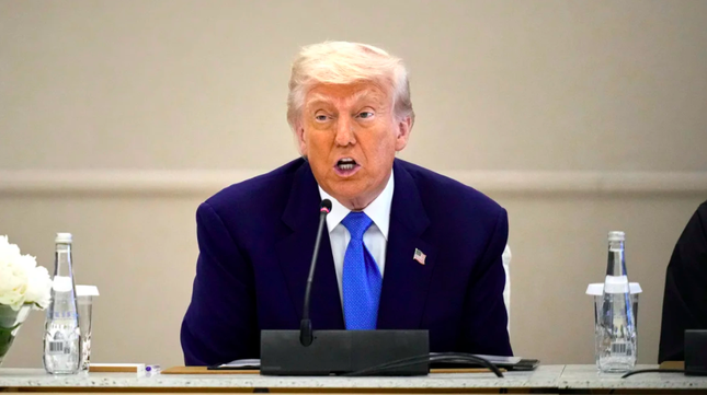 Tổng thống Mỹ Trump tuyên bố sẽ đơn phương áp mức thuế mới với 150 quốc gia- Ảnh 1. Tổng thống Mỹ Trump tuyên bố sẽ đơn phương áp mức thuế mới với 150 quốc gia- Ảnh 1.