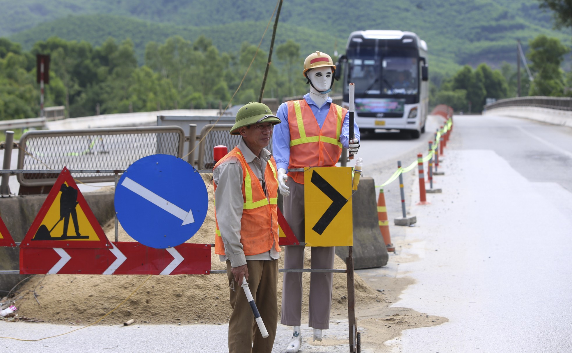 Cầu 'chống nạng gỗ' trên quốc lộ 1A qua Hà Tĩnh hiện ra sao?- Ảnh 6. Cầu 'chống nạng gỗ' trên quốc lộ 1A qua Hà Tĩnh hiện ra sao?- Ảnh 6.