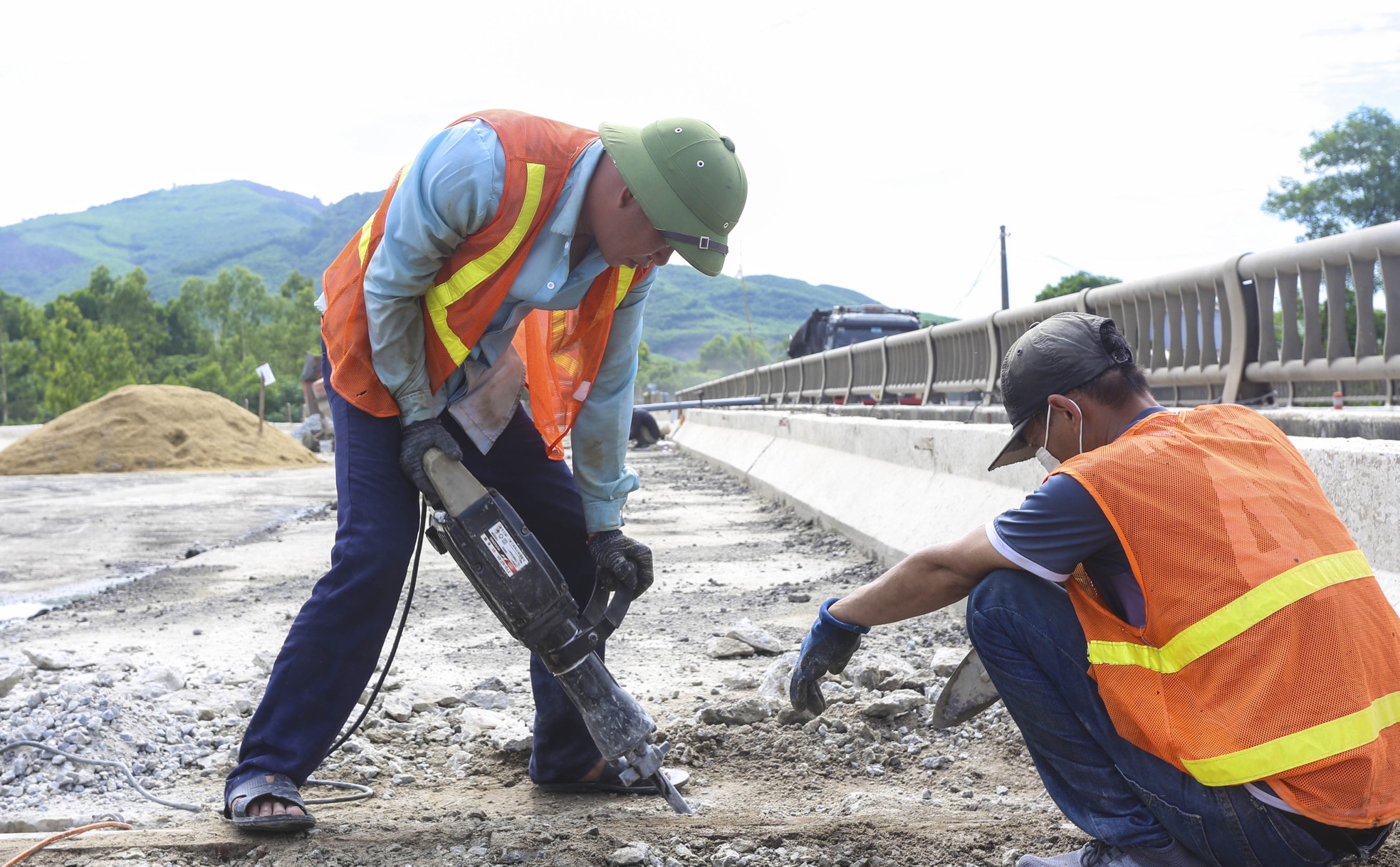 Cầu 'chống nạng gỗ' trên quốc lộ 1A qua Hà Tĩnh hiện ra sao?- Ảnh 9. Cầu 'chống nạng gỗ' trên quốc lộ 1A qua Hà Tĩnh hiện ra sao?- Ảnh 9.
