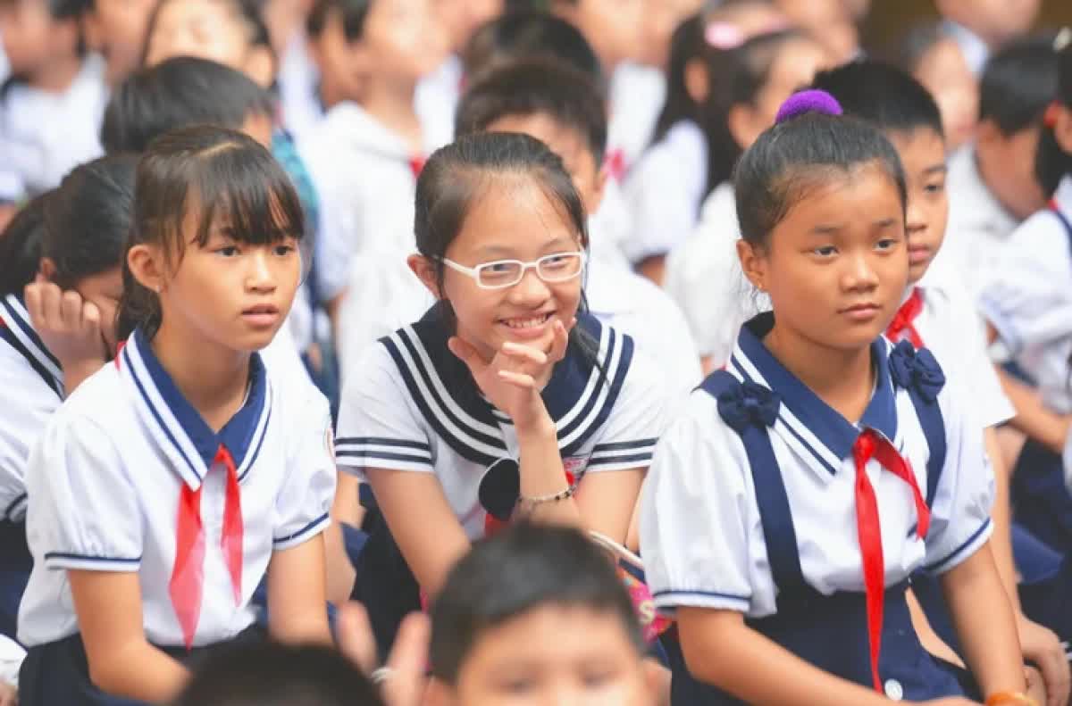 Hàng trăm nghìn bố mẹ hưởng lợi từ 2 cải cách của TP.HCM, Bộ trưởng GD&ĐT quyết định áp dụng toàn quốc- Ảnh 4. Hàng trăm nghìn bố mẹ hưởng lợi từ 2 cải cách của TP.HCM, Bộ trưởng GD&ĐT quyết định áp dụng toàn quốc- Ảnh 4.