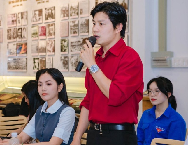 Ca khúc hàng tỷ lượt xem của nhạc sĩ Nguyễn Văn Chung vào đề thi văn, khán giả nói 'khó được điểm cao'- Ảnh 3. Ca khúc hàng tỷ lượt xem của nhạc sĩ Nguyễn Văn Chung vào đề thi văn, khán giả nói 'khó được điểm cao'- Ảnh 3.