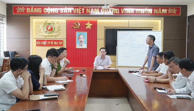 Cảnh sát đồng loạt khám xét 3 nhà xưởng, bắt tạm giam Nguyễn Phương Tây và nhiều người khác- Ảnh 1. Cảnh sát đồng loạt khám xét 3 nhà xưởng, bắt tạm giam Nguyễn Phương Tây và nhiều người khác- Ảnh 1.