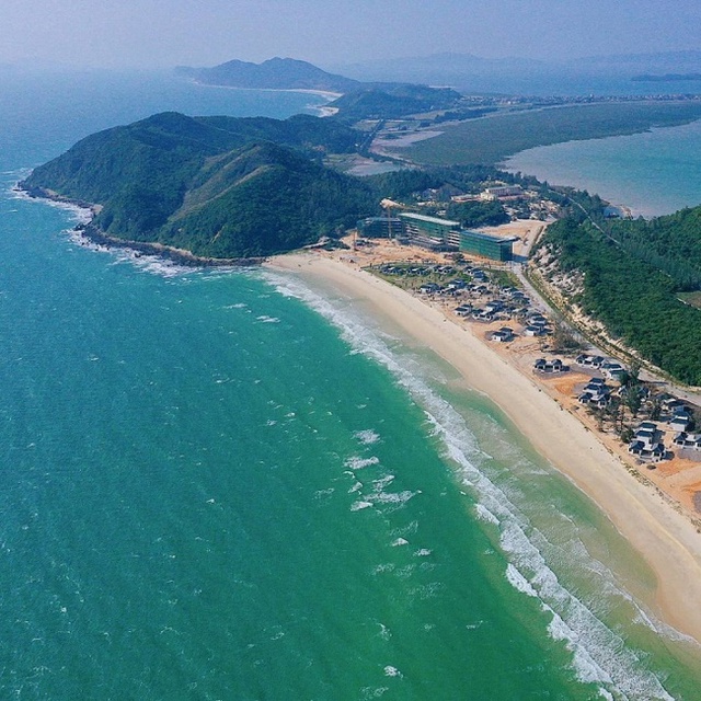 Nơi được mệnh danh là "viên ngọc thô" của biển miền Bắc: Cảnh bây giờ thay đổi khiến nhiều người bất ngờ- Ảnh 2. Nơi được mệnh danh là "viên ngọc thô" của biển miền Bắc: Cảnh bây giờ thay đổi khiến nhiều người bất ngờ- Ảnh 2.
