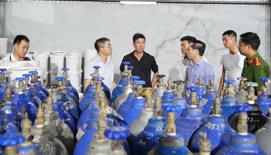 Phá đường dây cực lớn sản xuất, mua bán 65 tấn khí cười- Ảnh 3. Phá đường dây cực lớn sản xuất, mua bán 65 tấn khí cười- Ảnh 3.