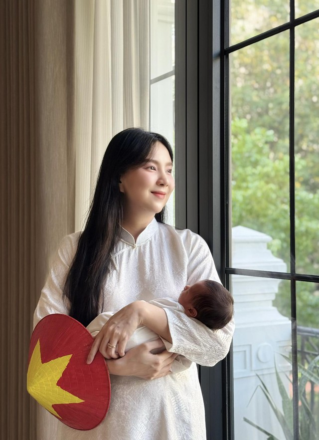MC Mai Ngọc tổ chức tiệc đầy tháng hoành tráng cho con, để lộ mối quan hệ với nhà chồng- Ảnh 4. MC Mai Ngọc tổ chức tiệc đầy tháng hoành tráng cho con, để lộ mối quan hệ với nhà chồng- Ảnh 4.