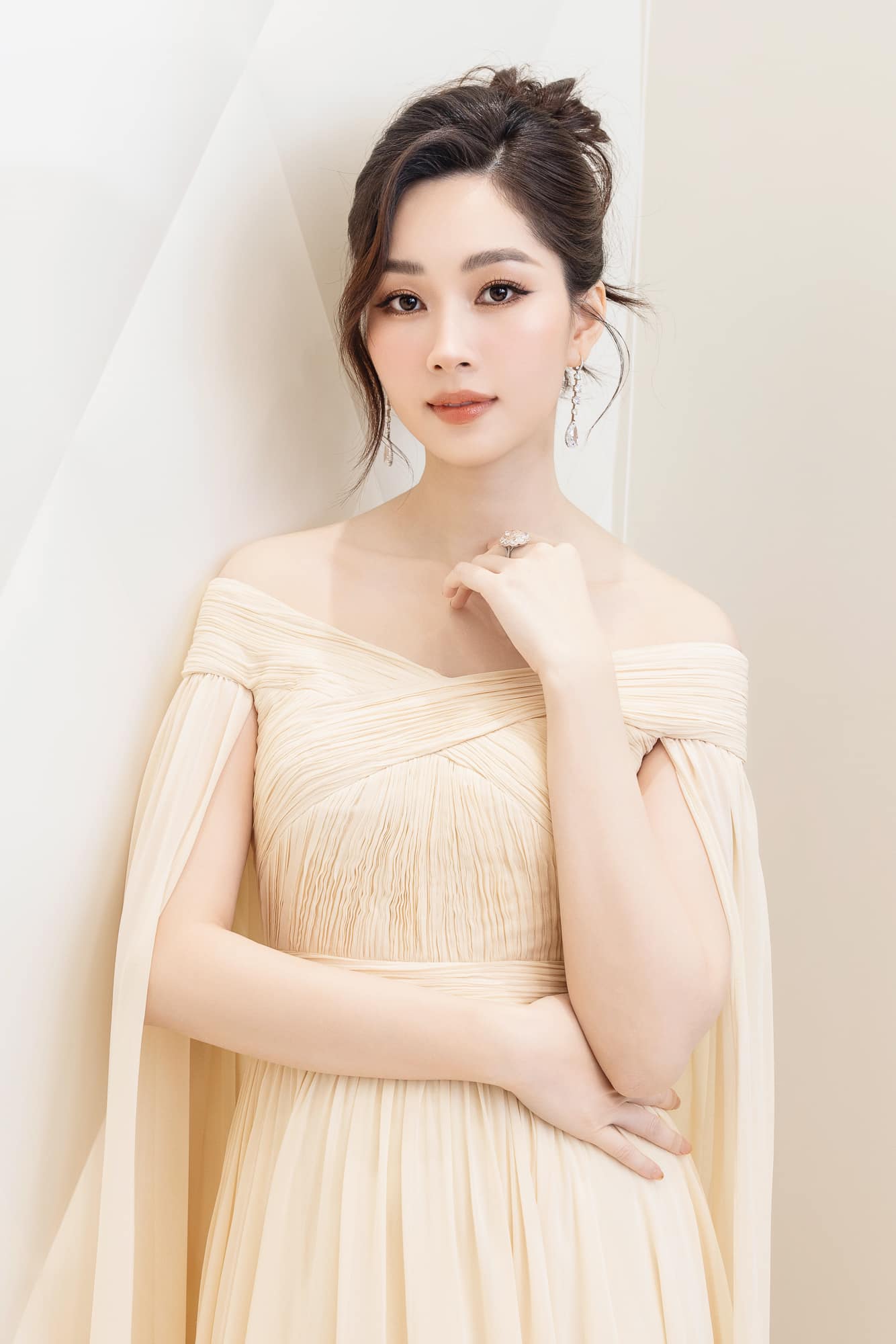 Hoa hậu Vbiz mang thai nhưng không ai hay biết: Sống ở biệt thự bạc tỷ, con là rich kid thứ thiệt- Ảnh 1. Hoa hậu Vbiz mang thai nhưng không ai hay biết: Sống ở biệt thự bạc tỷ, con là rich kid thứ thiệt- Ảnh 1.
