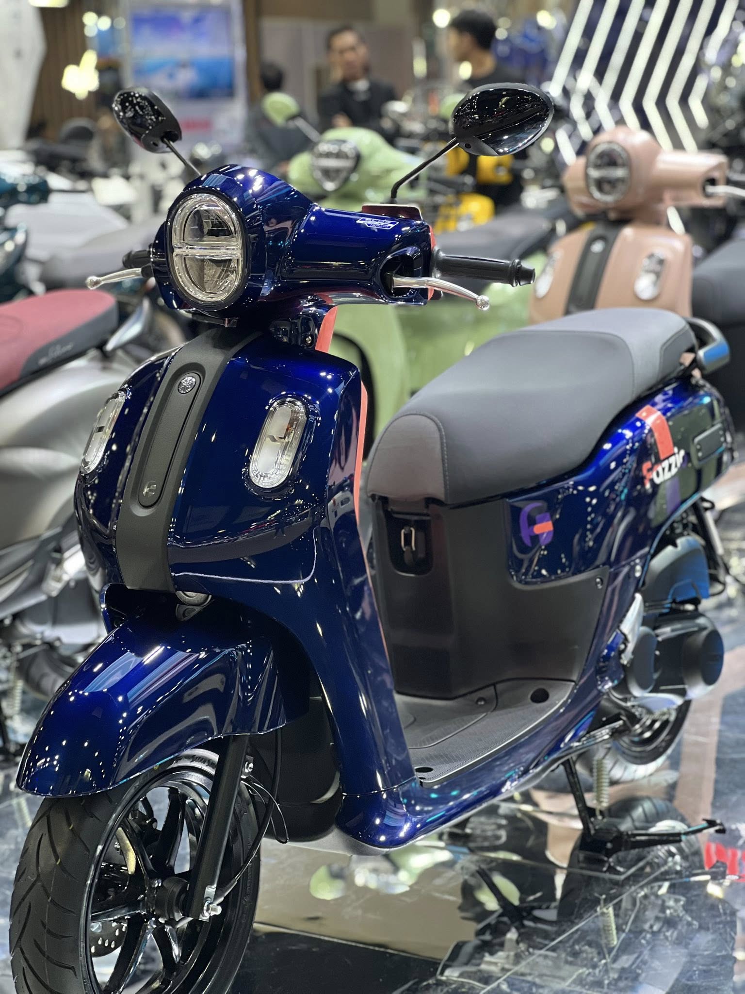 Xe ga siêu tiết kiệm xăng của Yamaha về đại lý: Trang bị vượt Honda Vision, động cơ hybrid - giá chỉ 35 triệu đồng- Ảnh 3. Xe ga siêu tiết kiệm xăng của Yamaha về đại lý: Trang bị vượt Honda Vision, động cơ hybrid - giá chỉ 35 triệu đồng- Ảnh 3.