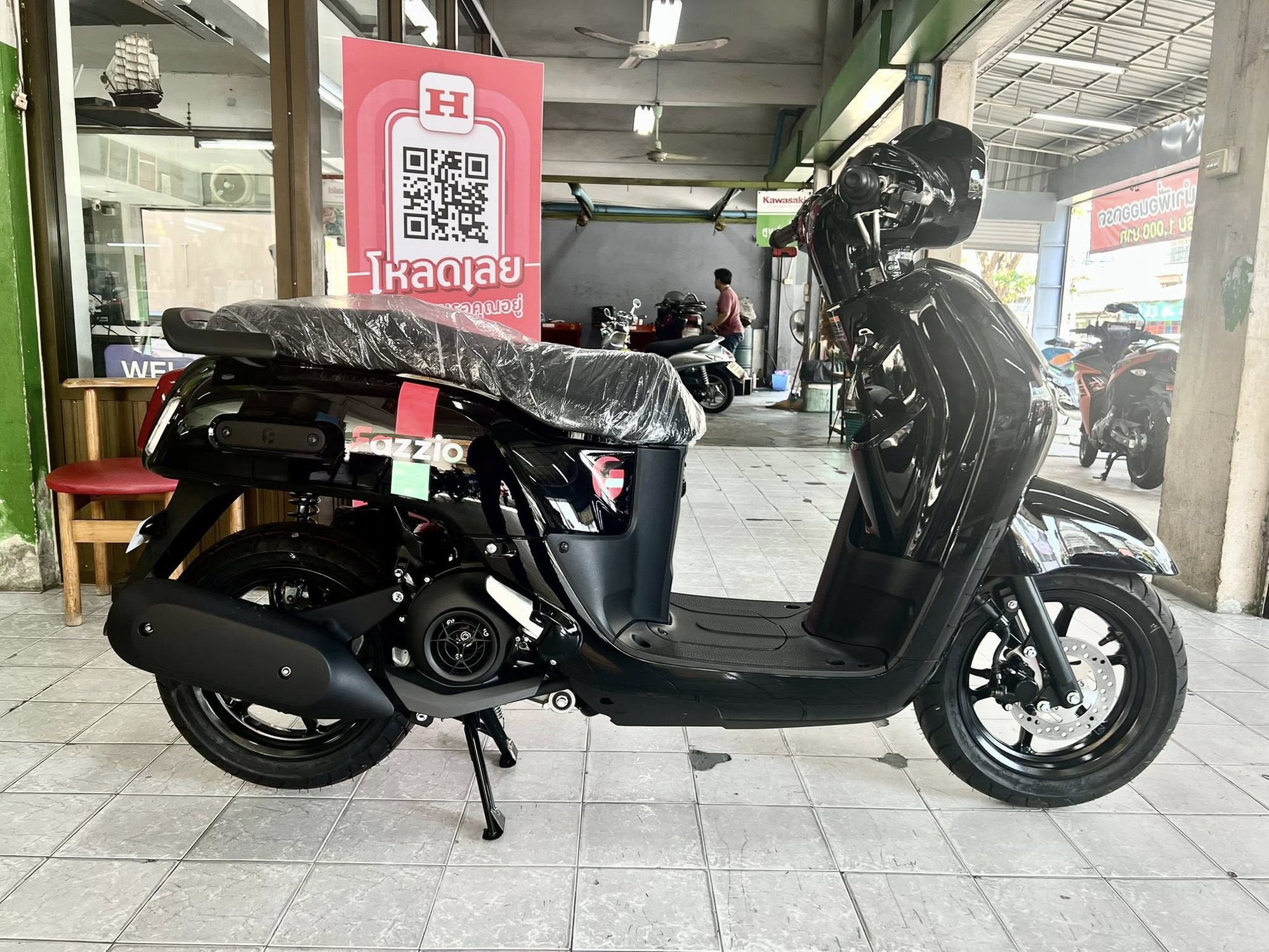 Xe ga siêu tiết kiệm xăng của Yamaha về đại lý: Trang bị vượt Honda Vision, động cơ hybrid - giá chỉ 35 triệu đồng- Ảnh 8. Xe ga siêu tiết kiệm xăng của Yamaha về đại lý: Trang bị vượt Honda Vision, động cơ hybrid - giá chỉ 35 triệu đồng- Ảnh 8.