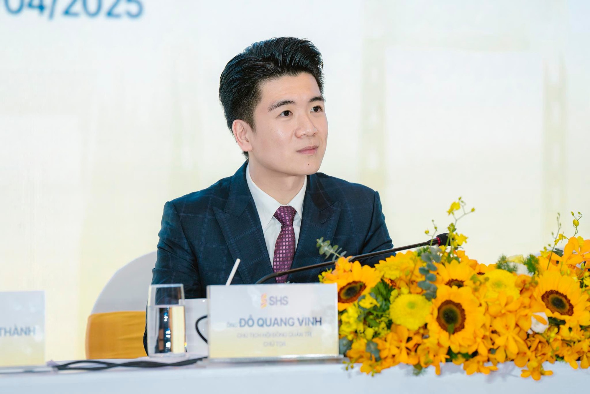 Thiếu gia nhà bầu Hiển lên chức Thiếu gia nhà bầu Hiển lên chức