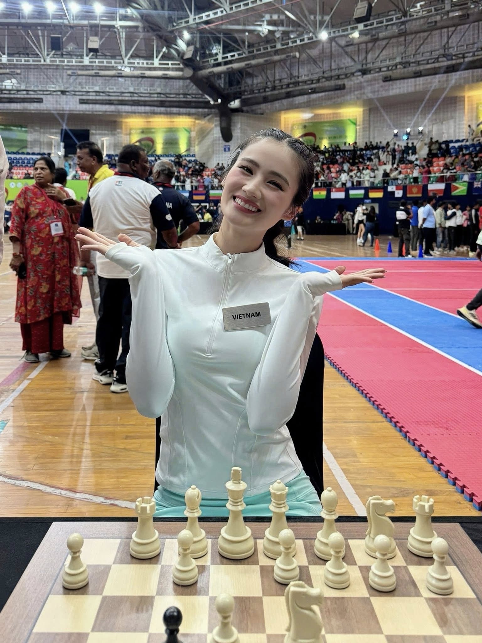 Thất bại đầu tiên của Hoa hậu Ý Nhi ở Miss World 2025- Ảnh 1. Thất bại đầu tiên của Hoa hậu Ý Nhi ở Miss World 2025- Ảnh 1.