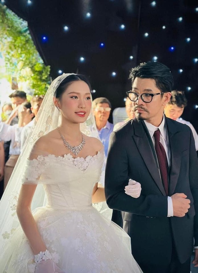 Bố vợ doanh nhân của Đoàn Văn Hậu bất ngờ lộ diện, có còn phong độ như lúc đưa Doãn Hải My vào lễ đường?- Ảnh 5. Bố vợ doanh nhân của Đoàn Văn Hậu bất ngờ lộ diện, có còn phong độ như lúc đưa Doãn Hải My vào lễ đường?- Ảnh 5.