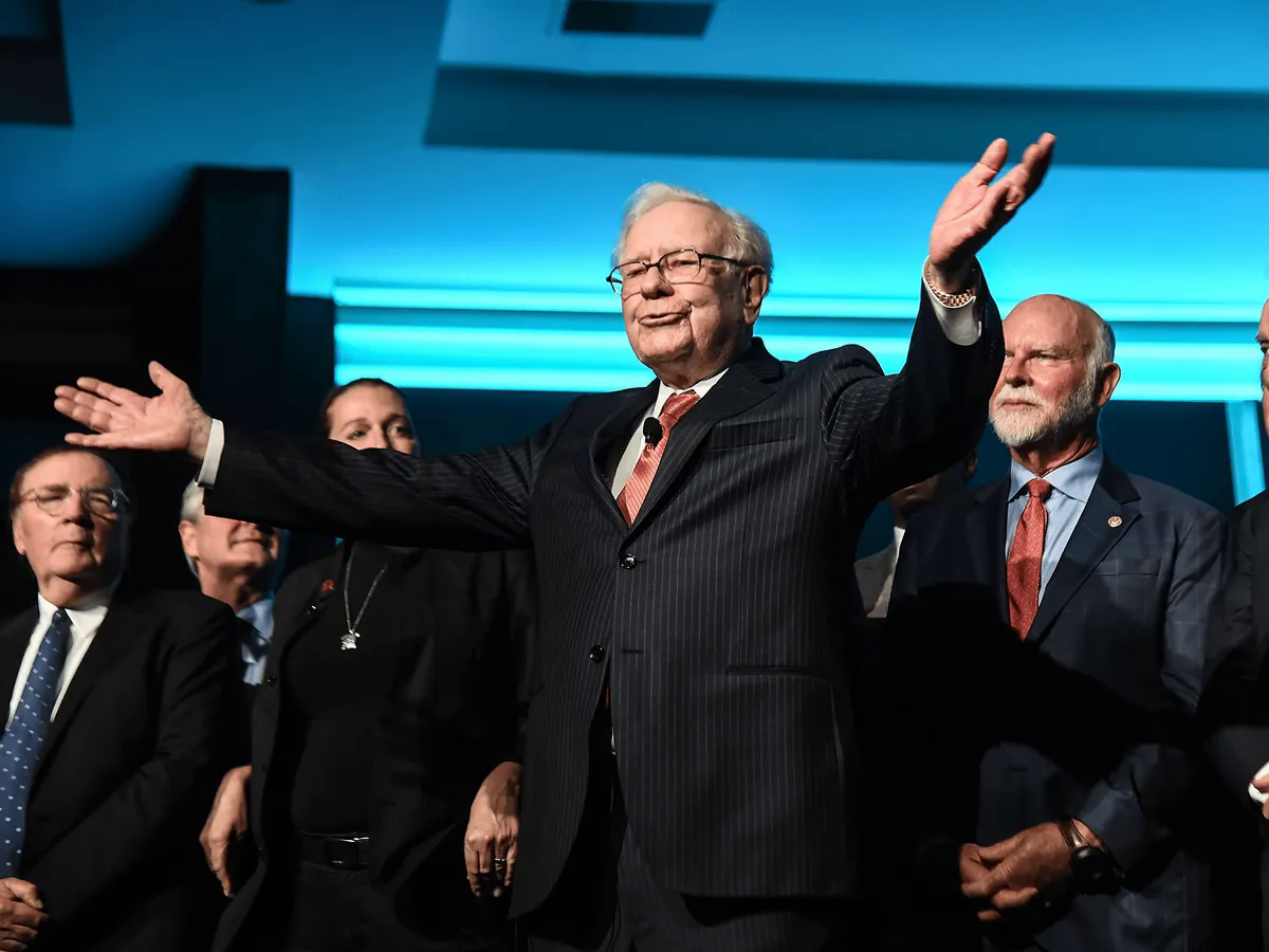 Huyền thoại Warren Buffett: Chia tay nhưng vẫn phụng sự- Ảnh 2. Huyền thoại Warren Buffett: Chia tay nhưng vẫn phụng sự- Ảnh 2.