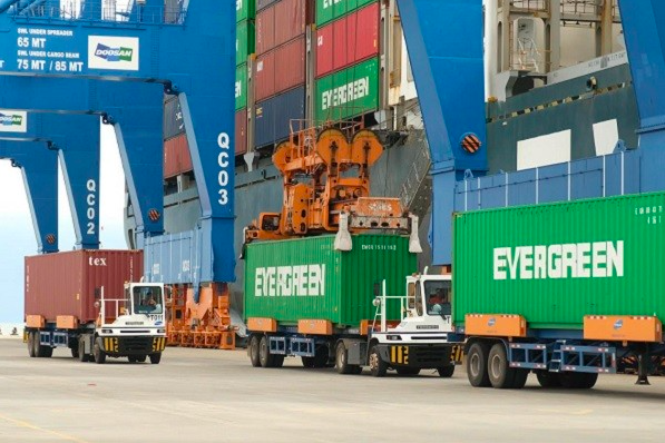 Được cán bộ hải quan tiếp tay, hơn 1.800 tỉ đồng hàng lậu "tuồn" qua đường chính ngạch- Ảnh 1. Được cán bộ hải quan tiếp tay, hơn 1.800 tỉ đồng hàng lậu "tuồn" qua đường chính ngạch- Ảnh 1.