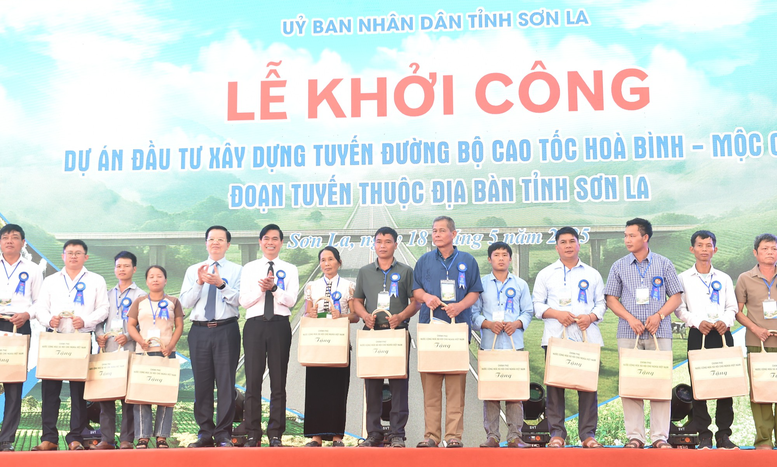 Khởi công Dự án đầu tư xây dựng tuyến đường bộ cao tốc Hòa Bình - Mộc Châu, đoạn tuyến thuộc địa bàn tỉnh Sơn La- Ảnh 4. Khởi công Dự án đầu tư xây dựng tuyến đường bộ cao tốc Hòa Bình - Mộc Châu, đoạn tuyến thuộc địa bàn tỉnh Sơn La- Ảnh 4.