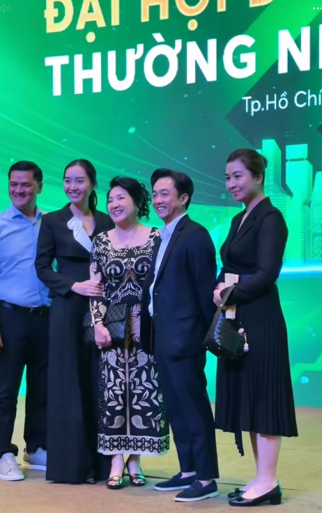 Ngoại hình của em gái Cường Đô La ở hiện tại gây chú ý- Ảnh 4. Ngoại hình của em gái Cường Đô La ở hiện tại gây chú ý- Ảnh 4.
